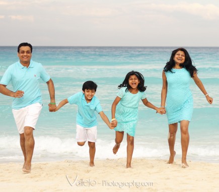 cancun family photographer beach