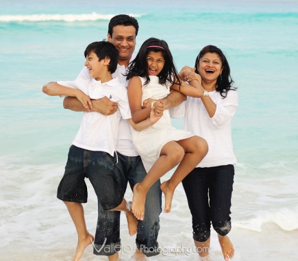 cancun family photo beach